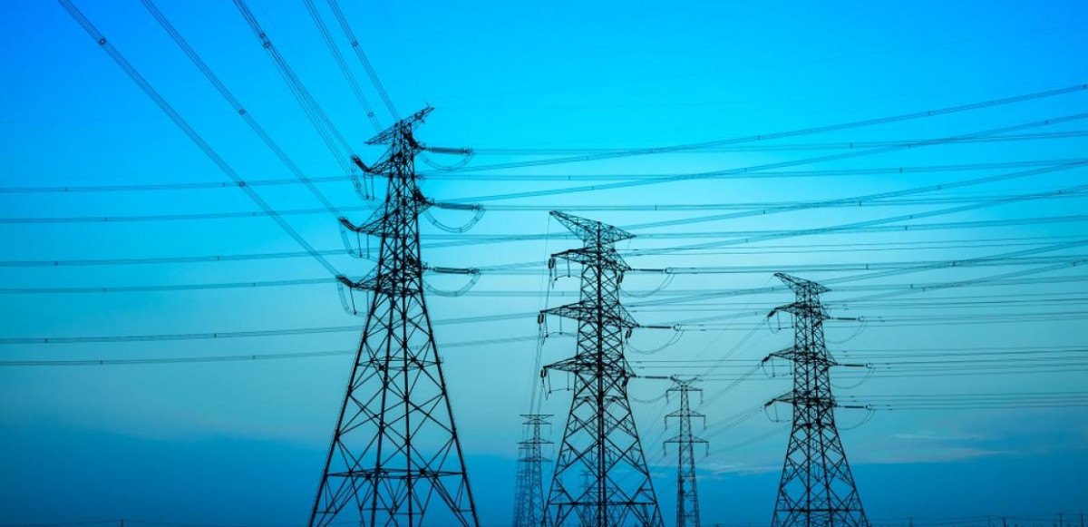 Παρατείνεται η αναστολή εφαρμογής της ρήτρας αναπροσαρμογής στα τιμολόγια