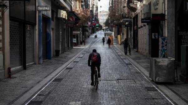 Χειμερινές εκπτώσεις: Πτώση τζίρου για το 90% των επιχειρήσεων (διαγράμματα)