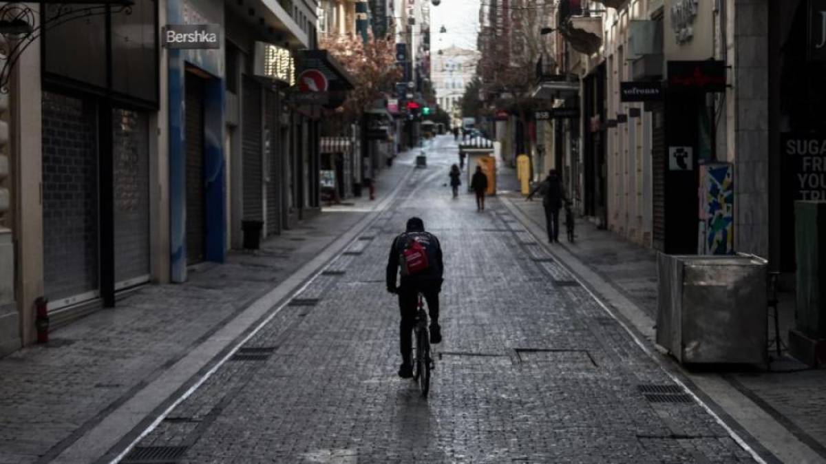 Χειμερινές εκπτώσεις: Πτώση τζίρου για το 90% των επιχειρήσεων (διαγράμματα)