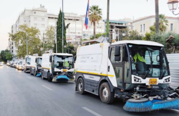 Εργασίες αφισοκάθαρσης από τη Διεύθυνση Καθαριότητας του Δήμου Αθηναίων