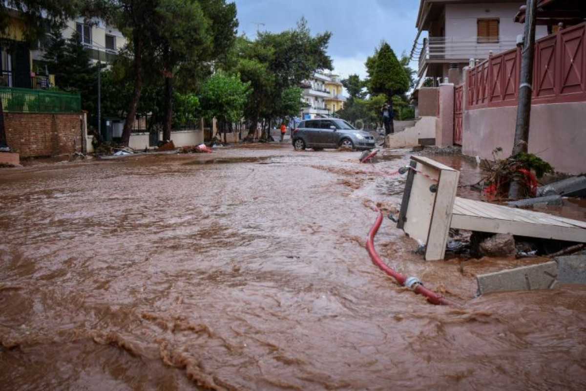 Πλημμύρες στη Μάνδρα: Βαριές ποινές φυλάκισης στους οκτώ καταδικασθέντες