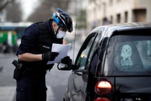 Παντού τα ίδια χάλια: Οι Γάλλοι της υπαίθρου αντιδρούν στο κύμα των παριζιάνων κορονο-εκδρομέων