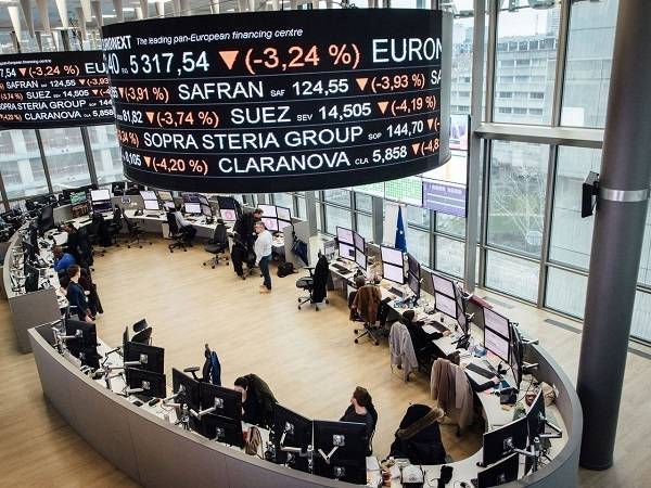 Σε πτωτικό έδαφος έκλεισαν την εβδομάδα τα ευρωπαϊκά χρηματιστήρια