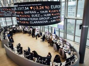 Σε πτωτικό έδαφος έκλεισαν την εβδομάδα τα ευρωπαϊκά χρηματιστήρια