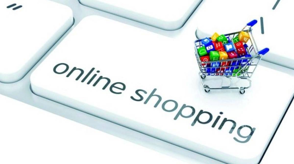 Online η μια στις δυο αγορές την Black Friday