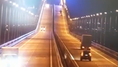 Η στιγμή της έκρηξης στη γέφυρα του Κερτς (video)