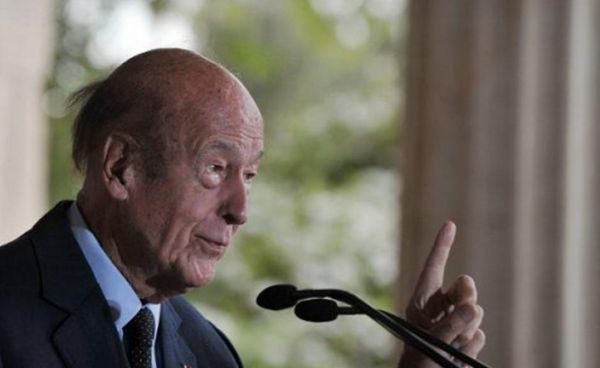 Ζισκάρ ντ' Εστέν: Να τεθεί η Ελλάδα εκτός ευρωζώνης