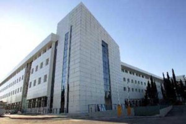 Αλλαγές για κολλέγια, αναγνώριση σπουδών και επαγγλεματικών προσόντων, ενοικιαζόμενα "ταξί" κ.α.