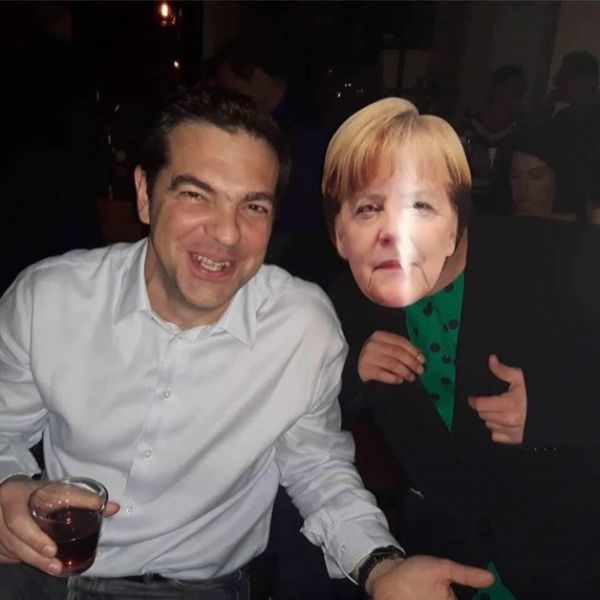 «Συνάντηση» Τσίπρα στην Αίγινα με τη... Μέρκελ (photo)