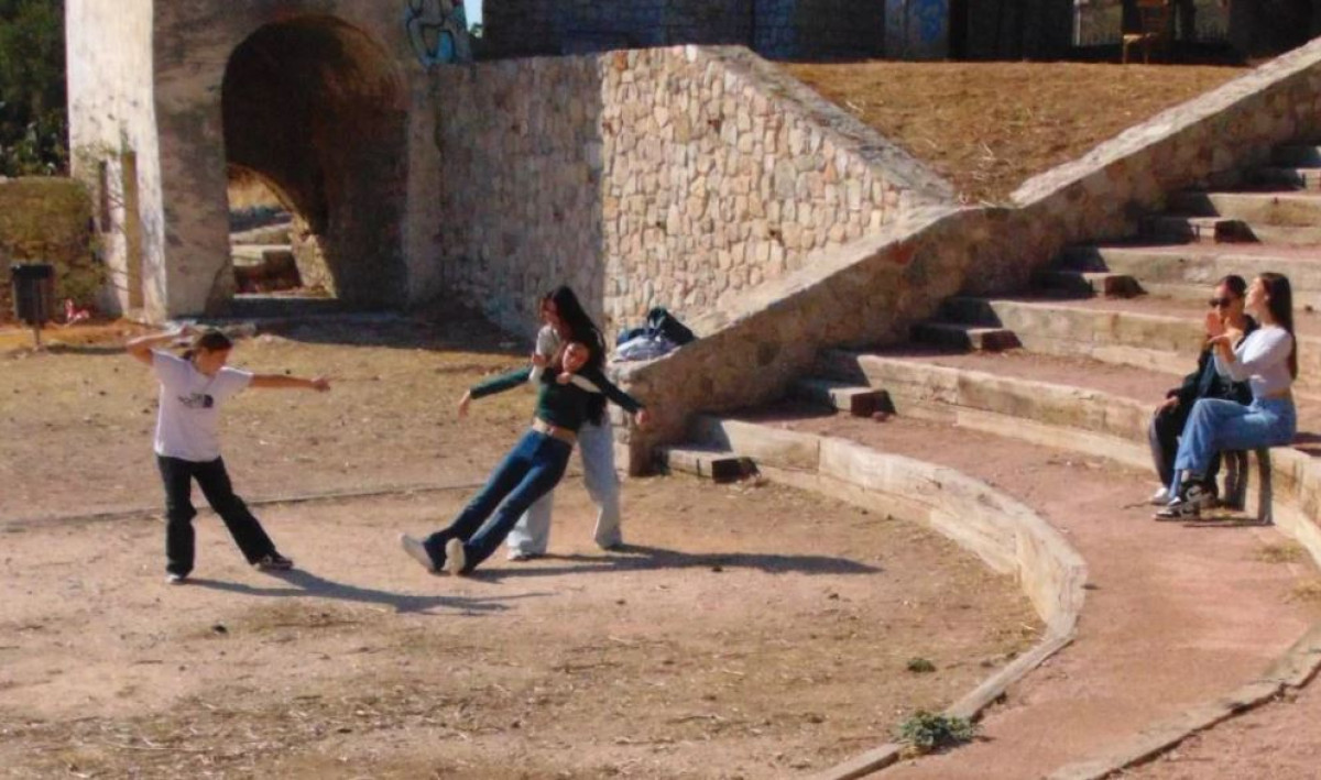 Παγκόσμια Ημέρα Θεάτρου στην Εκπαίδευση: Μία βιωματική δράση καλεί τους εφήβους να βιώσουν την ιστορία αλλιώς