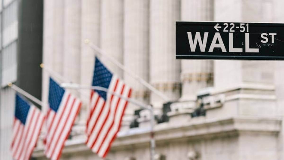 «Εκρηκτική» άνοδος σε Wall Street και πετρέλαιο