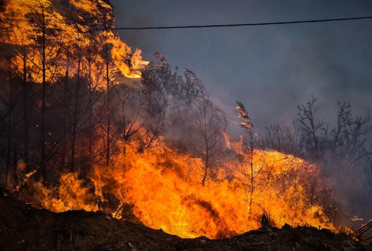 Πύρινη κόλαση στη Μαγνησία-Η εικόνα από Ρόδο, Κέρκυρα, Φθιώτιδα, Κάρυστο