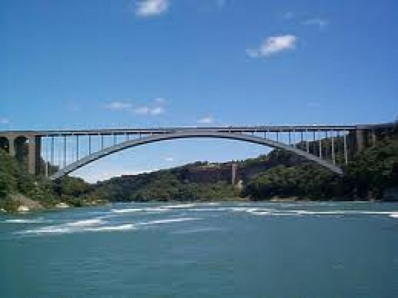 Η κυβέρνηση "χτίζει" το ... bridge loan