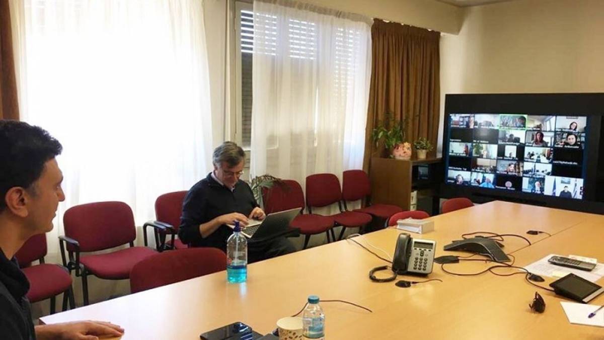 Τηλεδιάσκεψη με ΠΟΥ και υπουργούς Υγείας είχαν Κικίλιας και Τσιόδρας