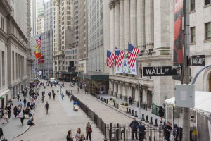 Wall Street: Με...θόρυβο προς το χειρότερο εξάμηνο από το 1970