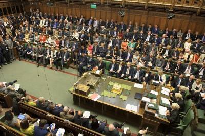 Το βρετανικό κοινοβούλιο ενέκρινε νόμο για αποτροπή ενός άτακτου Brexit