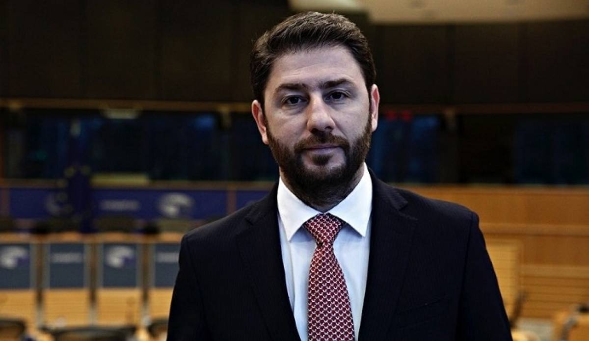 Χαν σε Ανδρουλάκη: Χρηματοδοτήθηκε η αγορά τεθωρακισμένων από την Τουρκία