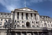 Στο ιστορικό του χαμηλό διατηρεί η BoE το επιτόκιο