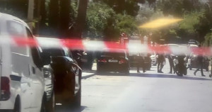 Γλυφάδα: Βρέθηκε ενεργή χειροβομβίδα σε αυλή πολυκατοικίας