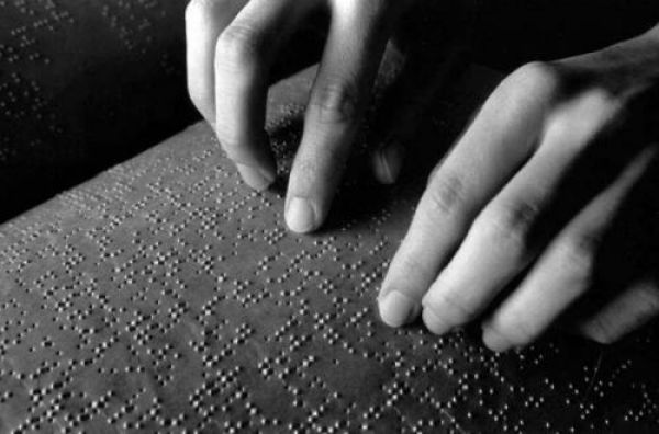 Σε γραφή Braille κυκλοφορούν τα ποιήματα του Καβάφη!
