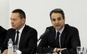 Συνάντηση Μητσοτάκη - Στουρνάρα για τις προοπτικές ανάπτυξης της χώρας