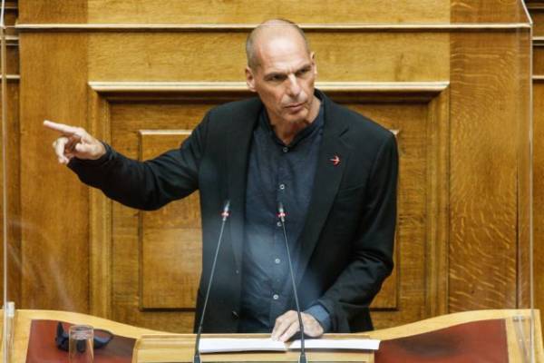 Μιλώντας για χειραγώγηση των Μέσων: Ο Βαρουφάκης θέλει την… κοινωνικοποίησή τους