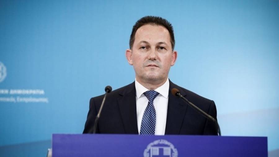 Πέτσας: Υποσχέθηκε απτά αποτελέσματα για την αποσυμφόρηση των νησιών