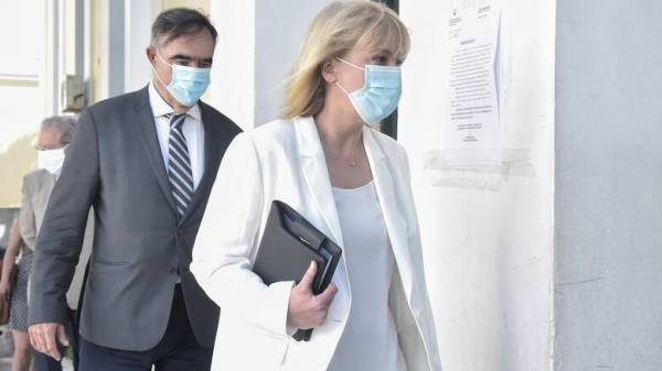 Απολογείται για την τραγωδία στο Μάτι η Ρένα Δούρου