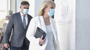 Απολογείται για την τραγωδία στο Μάτι η Ρένα Δούρου