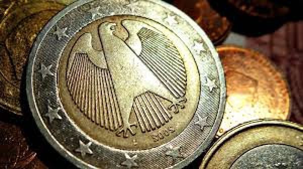 Handelsblatt: Επιτήρηση έναντι πιστωτικής γραμμής θέλουν οι Γερμανοί
