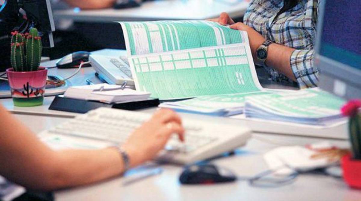 Παράταση για τις φορολογικές δηλώσεις ζητούν οι φοροτεχνικοί