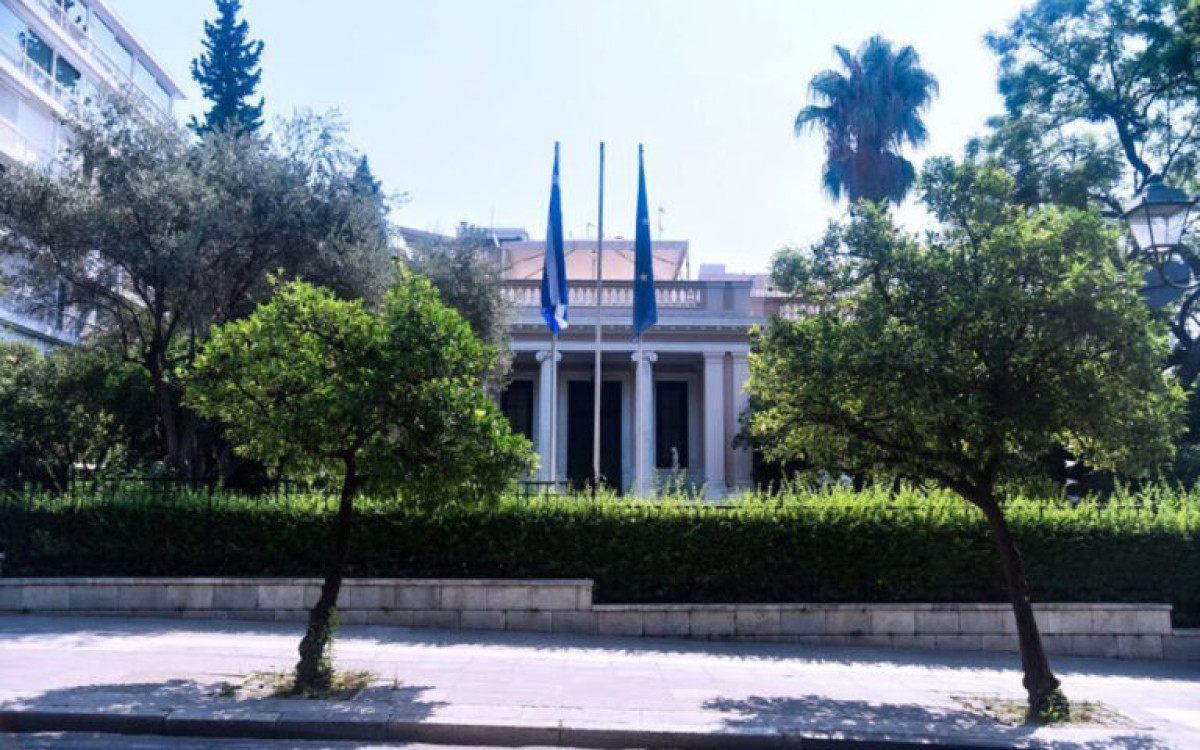 Έκτακτη σύσκεψη στο Μαξίμου για τις προνοιακές δομές τη Δευτέρα