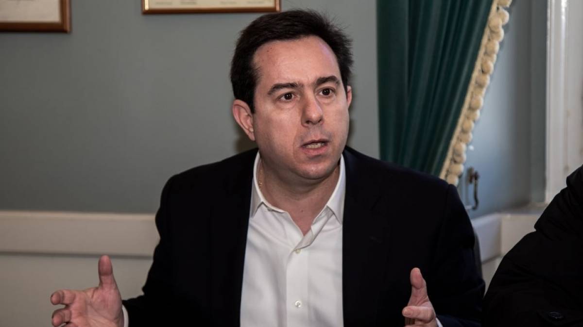 Μηταράκης: Ο πλωτός φράχτης μήνυμα ότι δεν είμαστε ξέφραγο αμπέλι