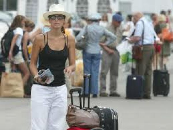 ΕΛΣΤΑΤ: Στο 10,4% οι αφίξεις τουριστών