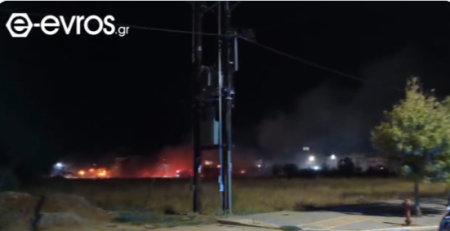 Αλεξανδρούπολη: Φωτιά σε εγκαταλελειμμένα βαγόνια του ΟΣΕ