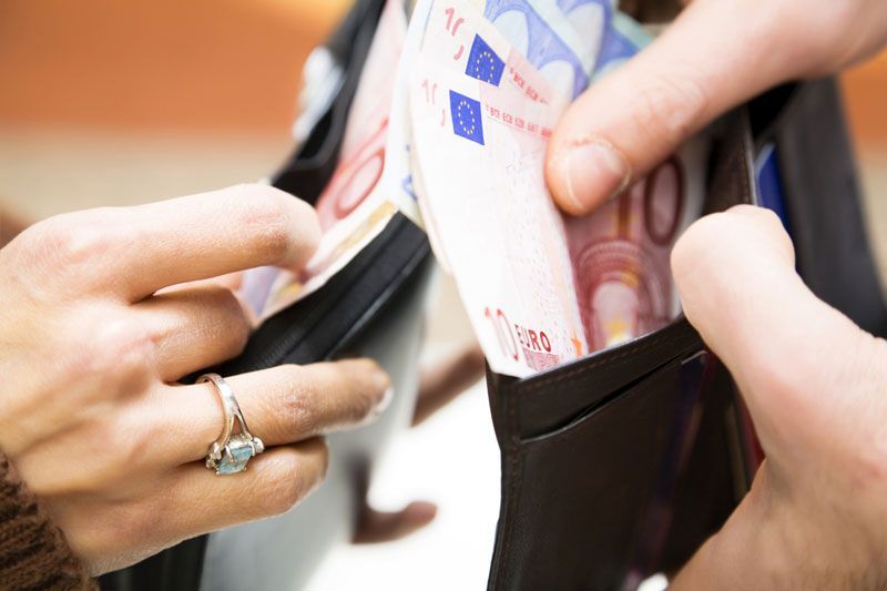 Επιχείρηση... σκούπα των μαιμού - συντάξεων ξεκινά η κυβέρνηση