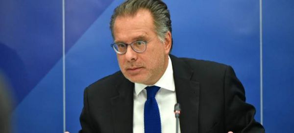 Κουμουτσάκος: Τα Σκόπια αλλάζουν ταμπέλες δρόμων, αλλά όχι θέσεις