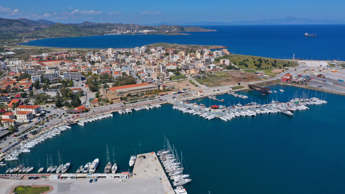 Προχωρούν τρία σημαντικά έργα στο λιμάνι του Λαυρίου