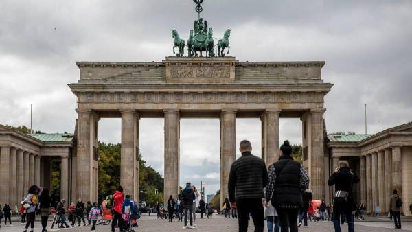 Γερμανία: Τέλος η δεκαήμερη καραντίνα για ταξιδιώτες, με το νέο έτος