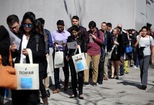 ΗΠΑ: Υποχώρησαν άνω του αναμενόμενου οι αιτήσεις για επιδόματα ανεργίας