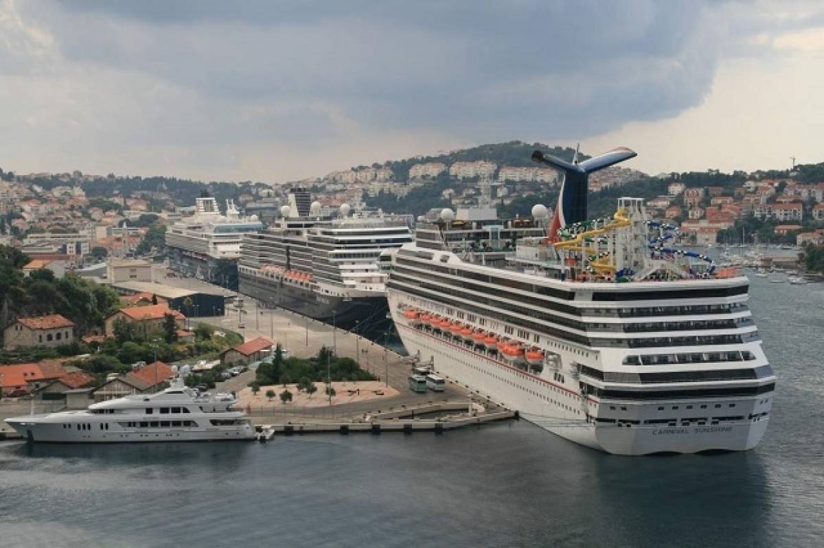 Το Ντουμπρόβνικ διώχνει τα κρουαζιερόπλοια- Ευκαιρία για τους «γείτονες»