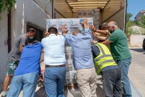 Προμήθειες από το Ε.Ε.Α. στο Δήμο Μάνδρας για τους πυρόπληκτους