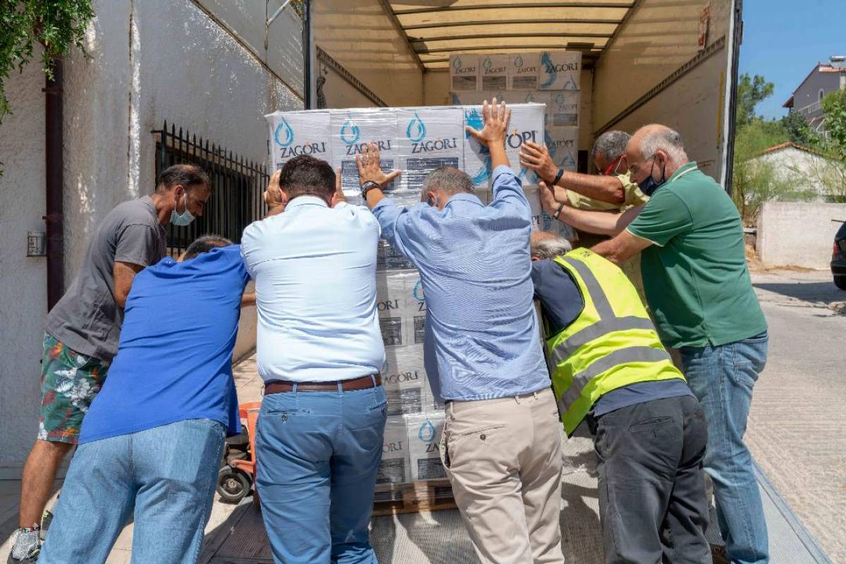 Προμήθειες από το Ε.Ε.Α. στο Δήμο Μάνδρας για τους πυρόπληκτους