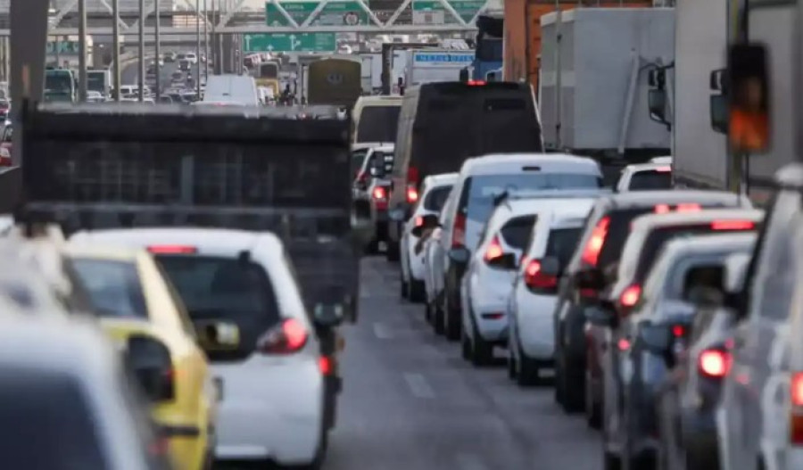 Έχει μειωθεί κατά 30% η κίνηση των αυτοκινήτων, λένε οι πρατηριούχοι