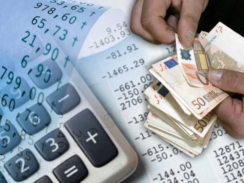 Φορολογική κλίμακα: Επιβαρύνσεις για μισθωτούς και συνταξιούχους