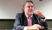 Πολιτική "θύελλα" για την προμήθεια του 12%
