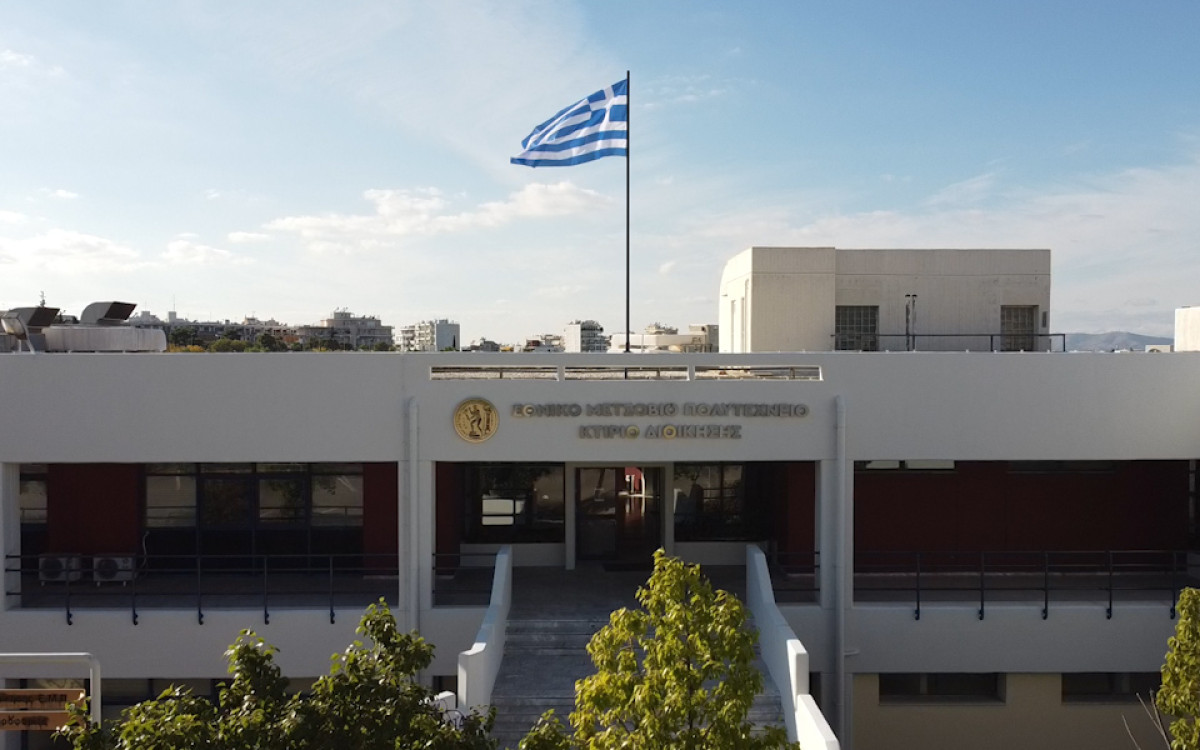 Επεισόδια στην Πολυτεχνειούπολη με επίθεση κουκουλοφόρων