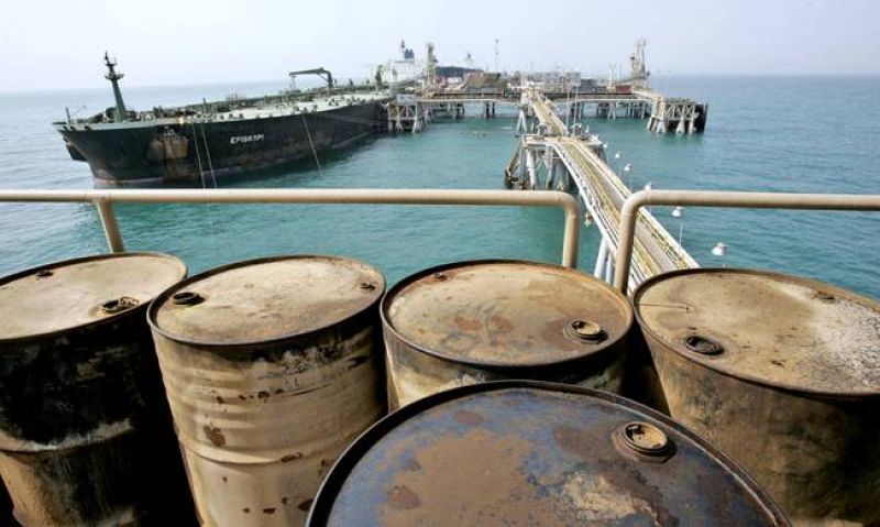Σε χαμηλό 2,5 εβδομάδων το WTI