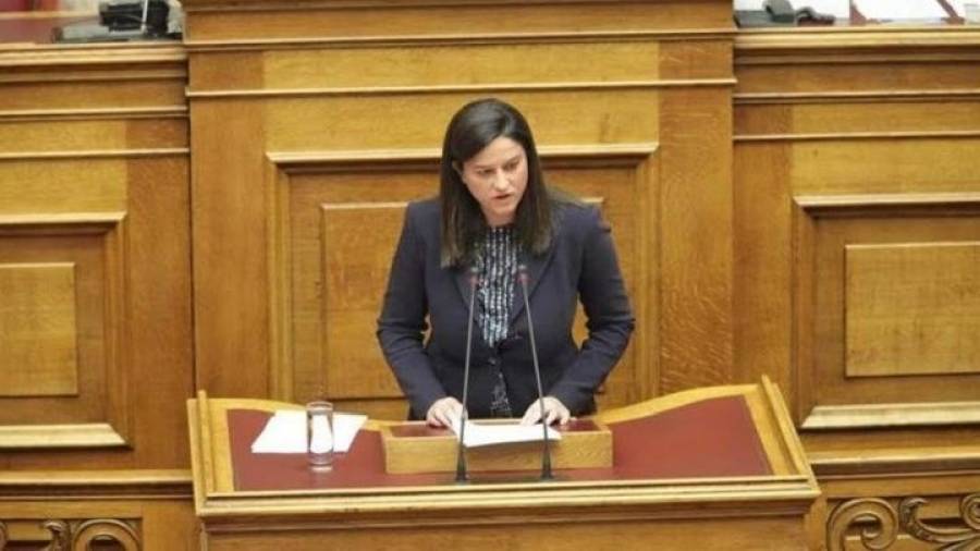 Κεραμέως για e- εγγραφές: Ταλαιπωρία δίχως τέλος
