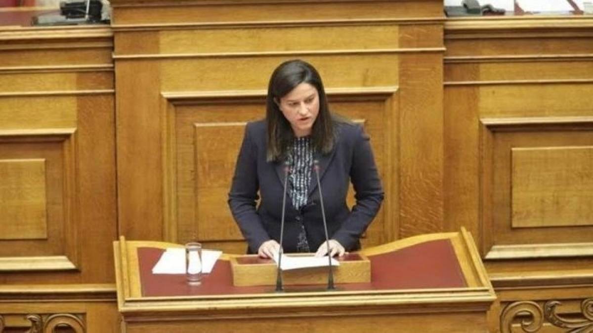 Κεραμέως για e- εγγραφές: Ταλαιπωρία δίχως τέλος
